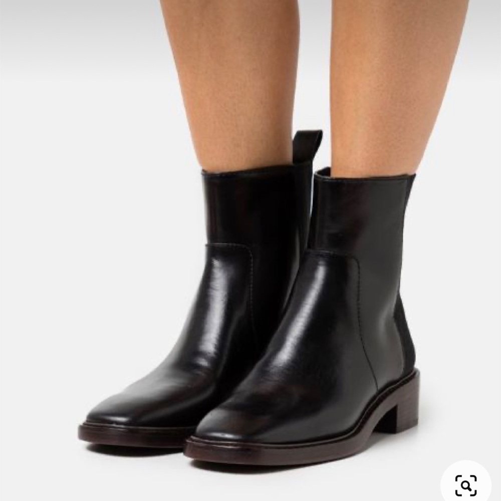 Tory Burch Chelsea Boot